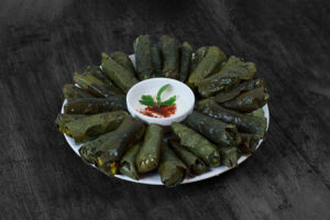 plate-green-leaves-with-bowl-sauce-it